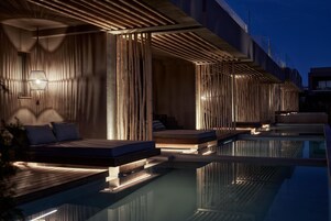 Chambre Confort (Independent Pool) | Piscine | Piscine extérieure, accès possible de 11 h à 18 h, cabanas gratuites
