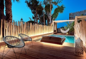 Signature Retreat with Pool | Terrace/patio
