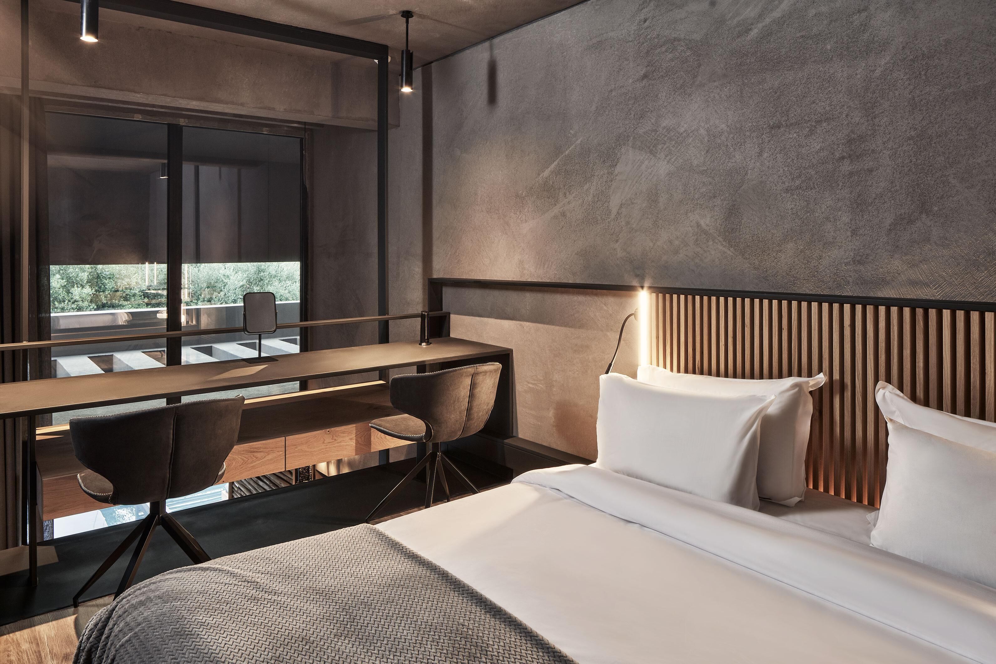 高級寝具、ピロートップベッド、ミニバー、セーフティボックス (室内)