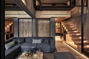 Grand Suite (Two Private Pools) | Ruang tamu | 43 inci televisyen skrin rata dengan satelit, TV 