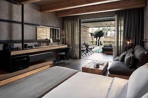 Elegance Suite with Pool | Hochwertige Bettwaren, Pillowtop-Betten, Minibar, Zimmersafe