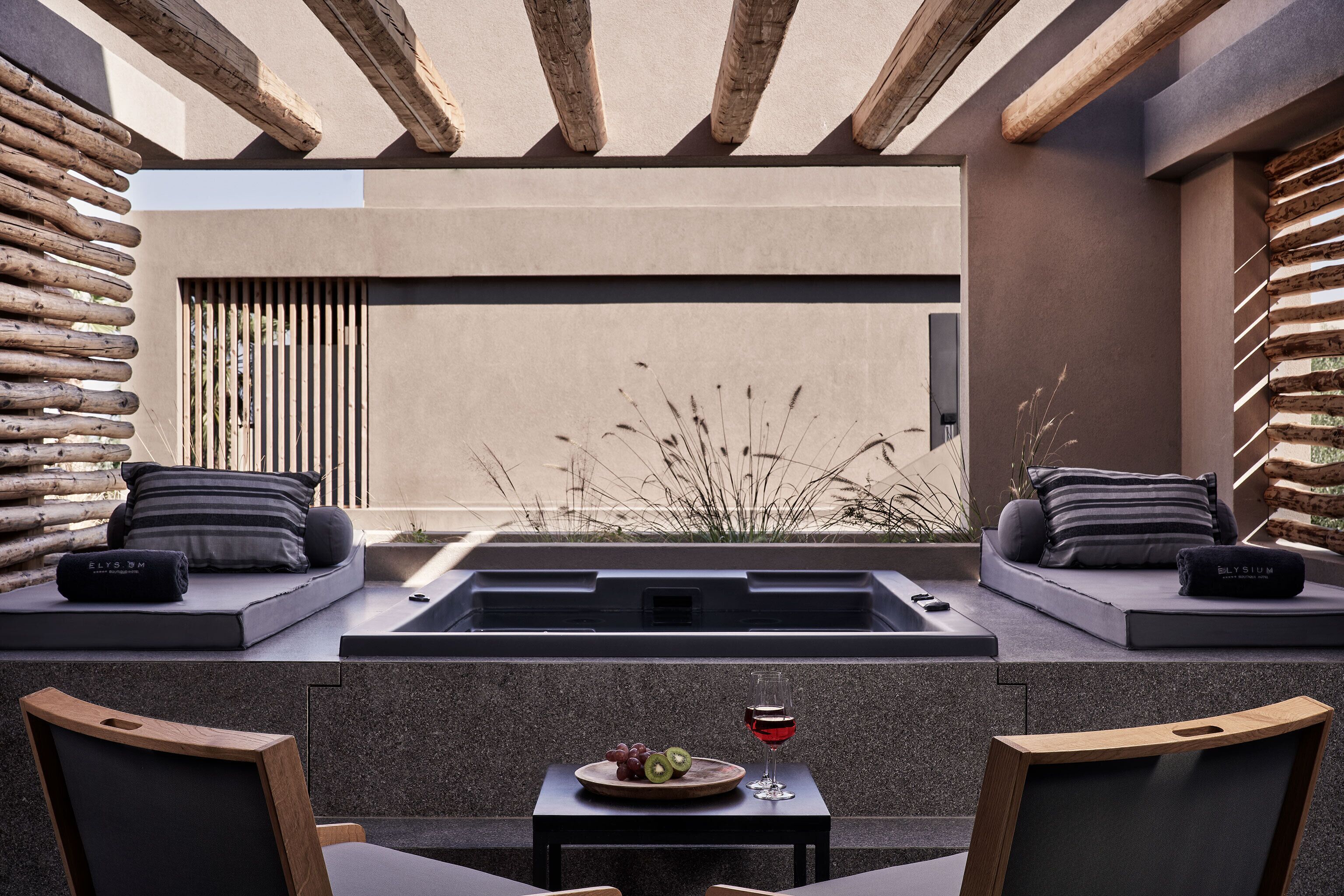 Loft Suite with Outdoor Jacuzzi | Terrace/patio