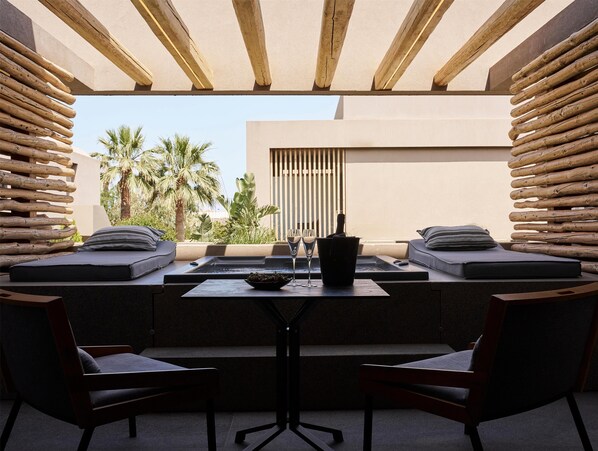 Premium bedding, pillow-top beds, minibar, in-room safe