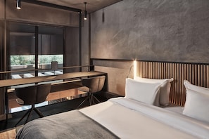Luxe beddengoed, pillowtop-bedden, een minibar, een kluis op de kamer