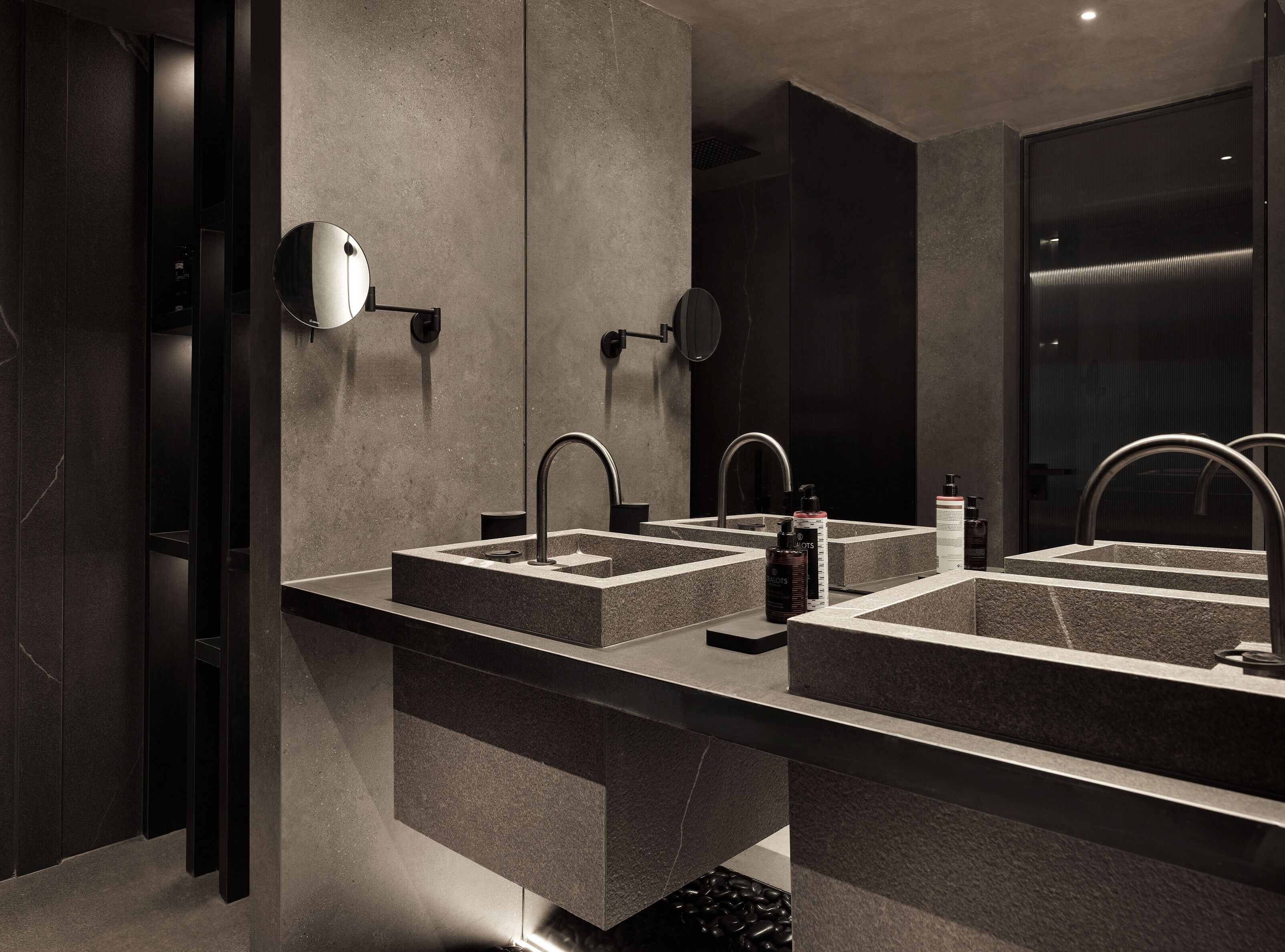 Suite Premium | Baño | Amenidades de baño gratuitas, secadora de cabello, batas, pantuflas 