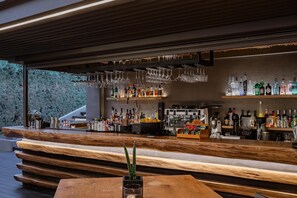2 bars/lounges, poolside bar