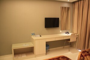 Executive-Zweibettzimmer (Deluxe) | Schreibtisch, Bügeleisen/Bügelbrett, kostenloses WLAN, Bettwäsche