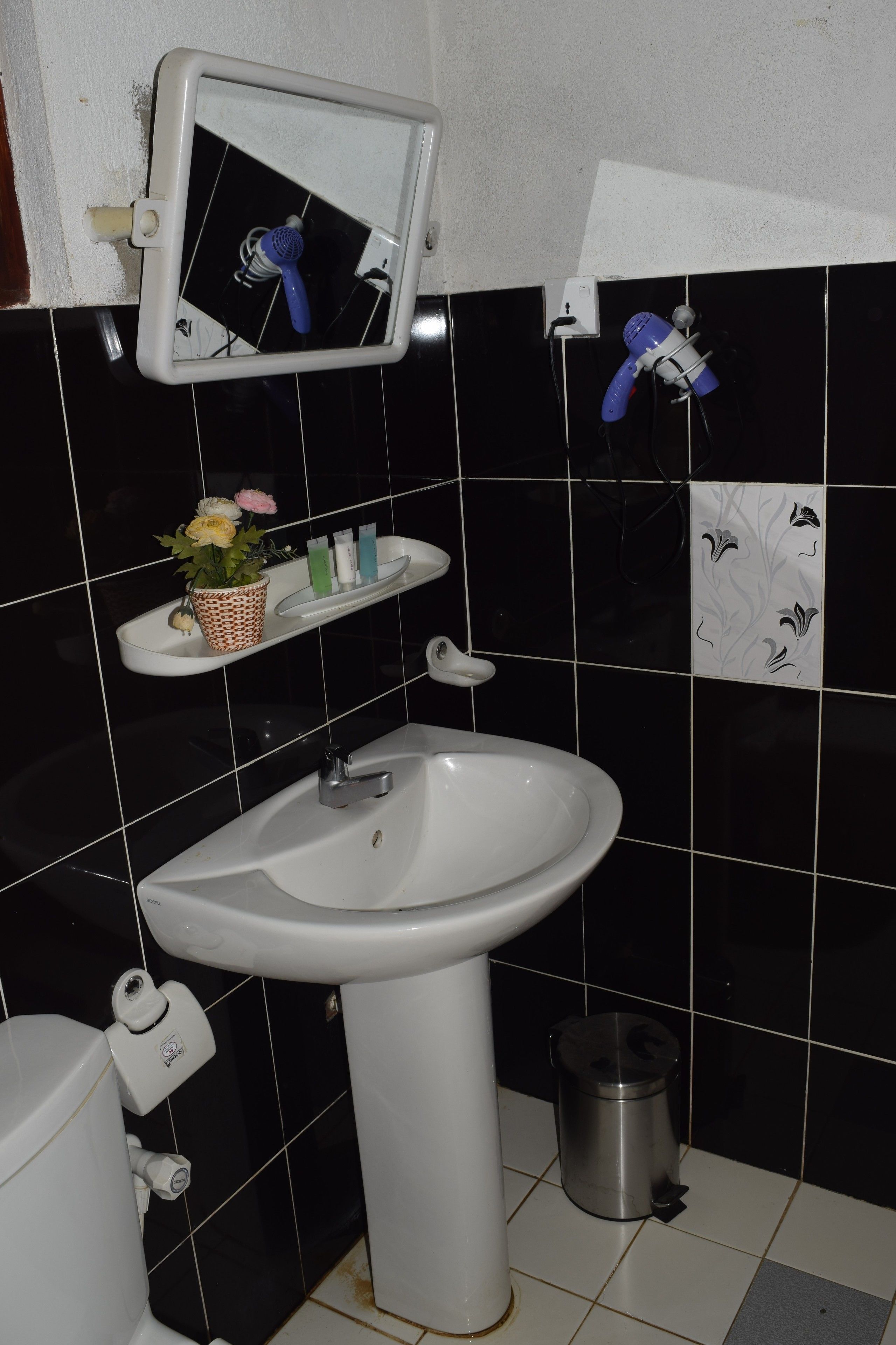 deluxe double room, 2 bedrooms, terrace, garden view | bathroom amenities | shower, free toiletries, bathrobes, towels