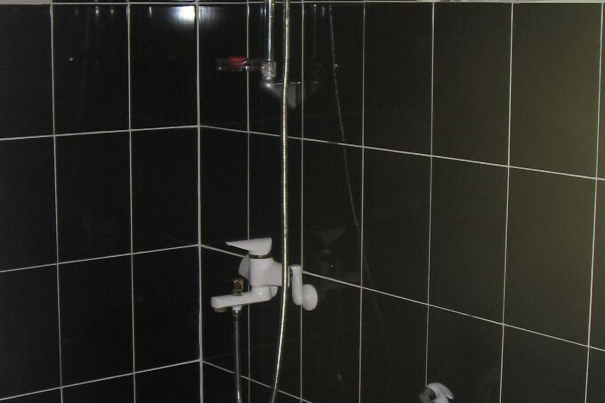 deluxe double room, 2 bedrooms, terrace, garden view | bathroom | shower, free toiletries, bathrobes, towels