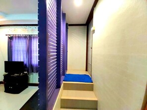 Deluxe Bungalow | Desk, soundproofing, rollaway beds, free WiFi - Walailak Bungalow Kohsrichang (Ko Sichang)