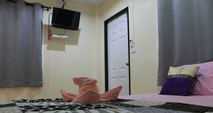 Boat Bungalow Koh Sichang