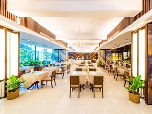 Restaurant - Laemtong Service Apartment (Si Racha)