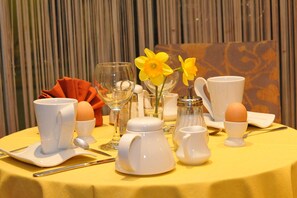 Free daily buffet breakfast