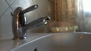 Leilighet, 1 soverom, anneks | Vask på badet
