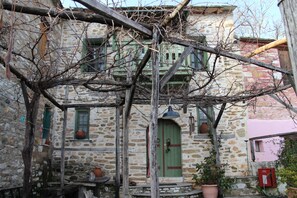 Exterior - Efipoi (South Pelion)