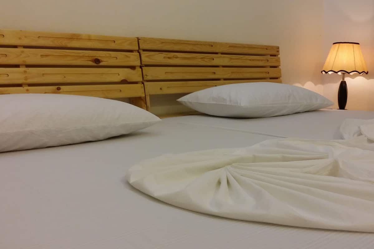 Deluxe Double or Twin Room, 1 King Bed | Premium bedding, minibar, in-room safe, desk