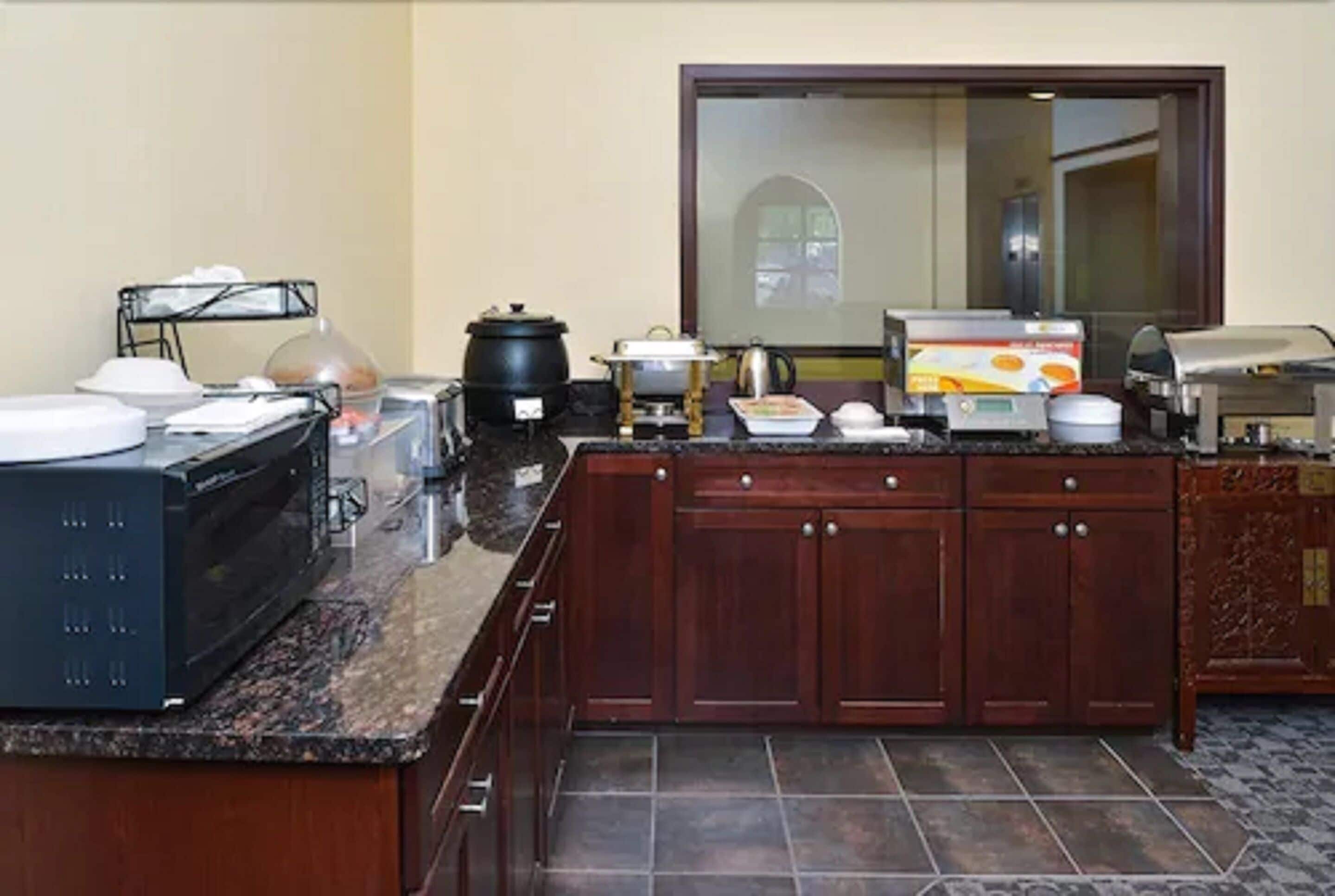 free daily continental breakfast