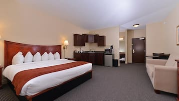 Suite, 1 King Bed, Kitchenette | Private kitchen | Mini-fridge, microwave, coffee/tea maker