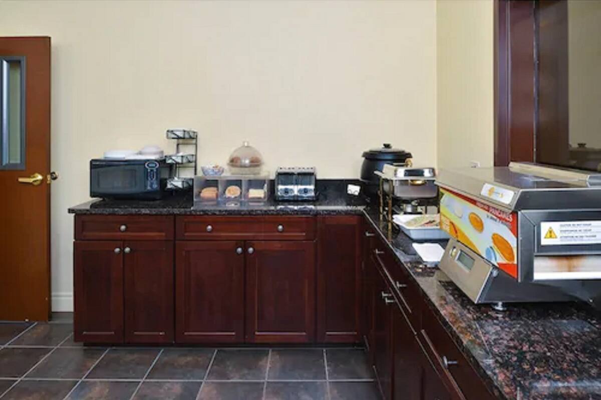 free daily continental breakfast