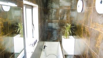 Àtic de luxe, 4 dormitoris, accessible, piscina privada | Bany | Articles de tocador gratuïts, assecador de cabells, tovalloles i xampú