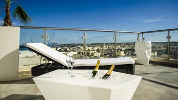 Àtic de luxe, 4 dormitoris, accessible, piscina privada | Balcó