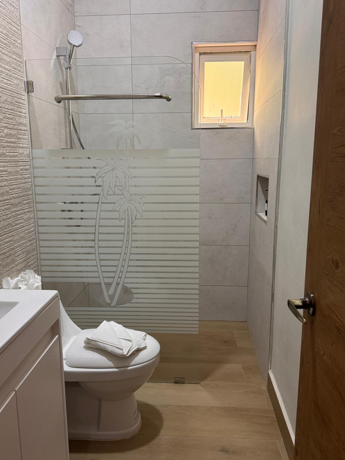 Family Room | Bathroom | Shower, towels, soap, shampoo