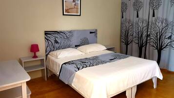 Double Room | Free WiFi, bed sheets