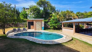 Kolam renang outdoor