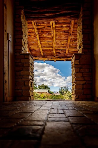 Stone Lizard Lodging