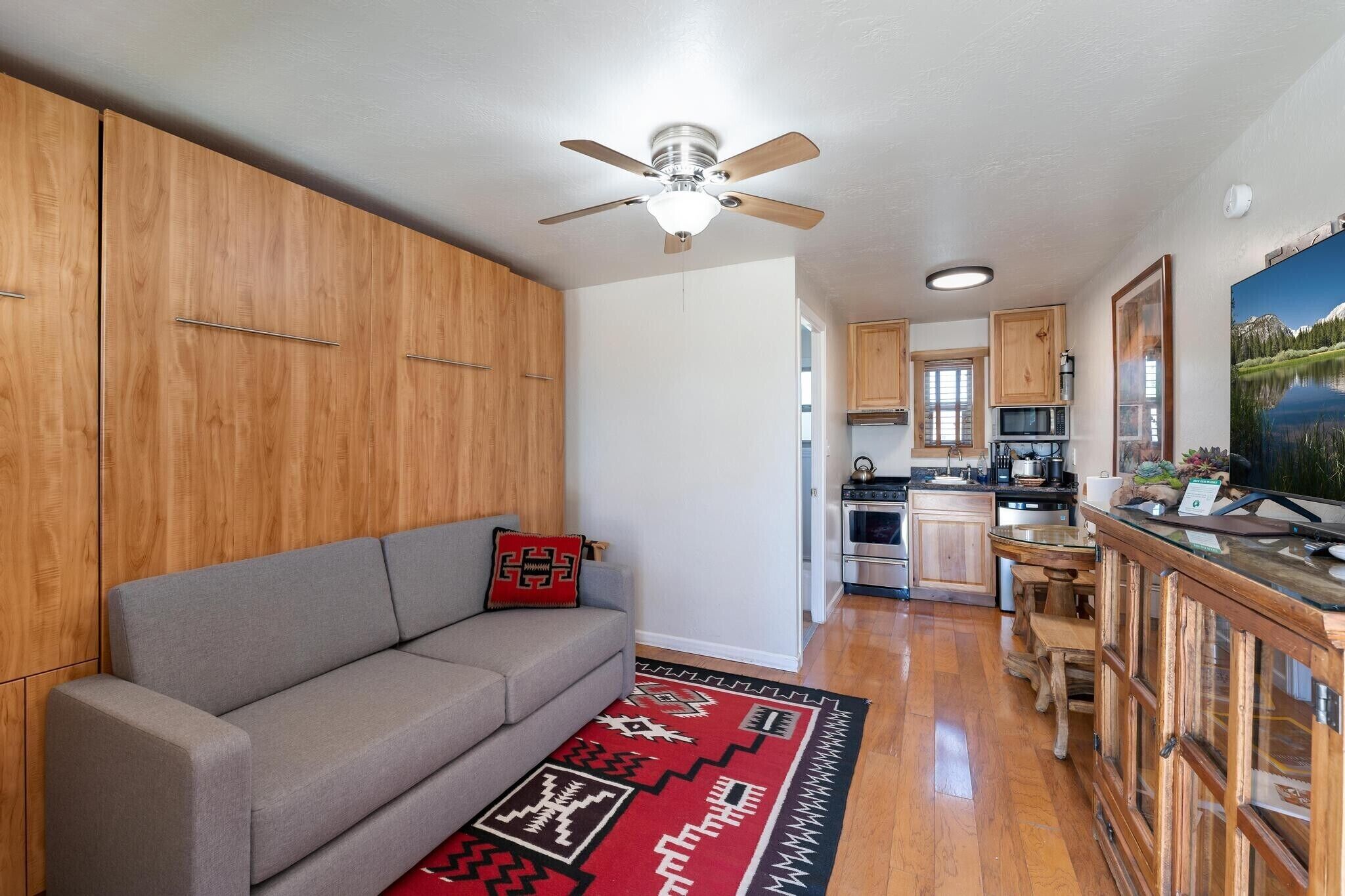 基本客房, 1 張加大雙人床 | 高級寢具、隔音、熨斗/熨衫板、免費 Wi-Fi