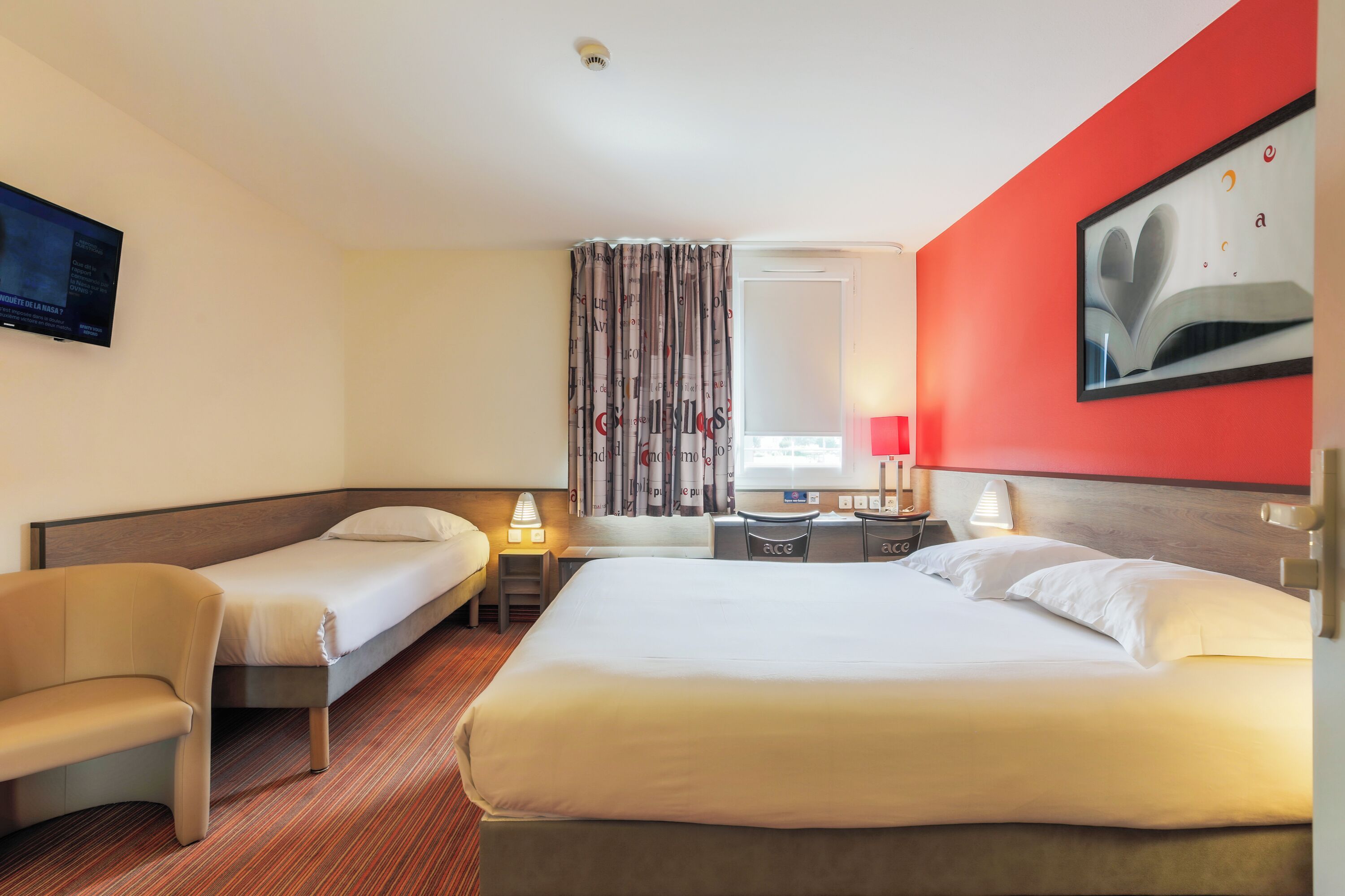 triple room | desk, blackout curtains, soundproofing, iron/ironing board