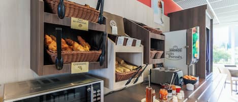 Daily buffet breakfast (EUR 9.90 per person)