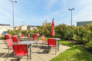 Terrace/patio - ACE Hôtel Creutzwald St Avold (Creutzwald)