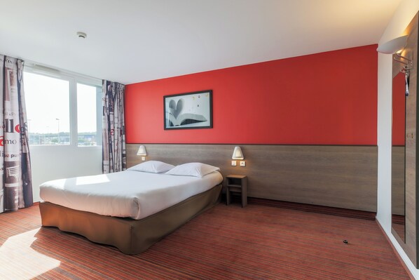 Double Room | Desk, blackout curtains, soundproofing, iron/ironing board