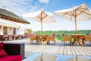 Outdoor dining - Hotel Głęboczek Vine Resort & SPA (Brzozie)