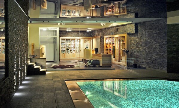 Indoor pool, seasonal outdoor pool, pool loungers