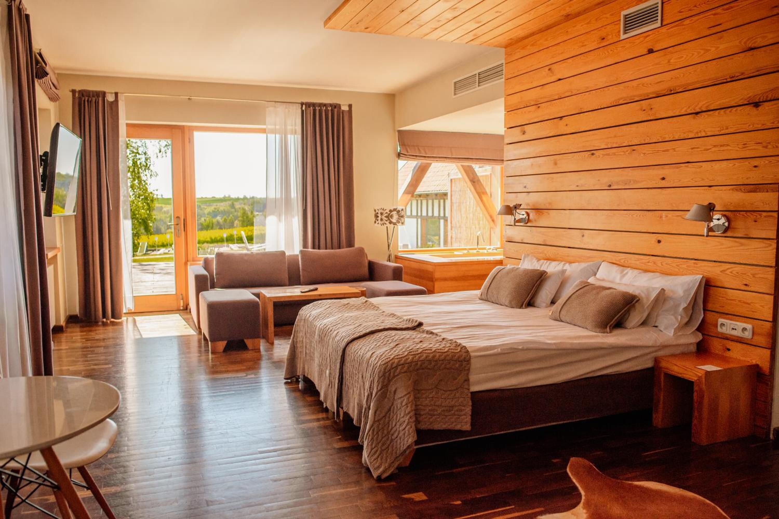 Zimmersafe, Schreibtisch, Bügeleisen/Bügelbrett, Babybetten