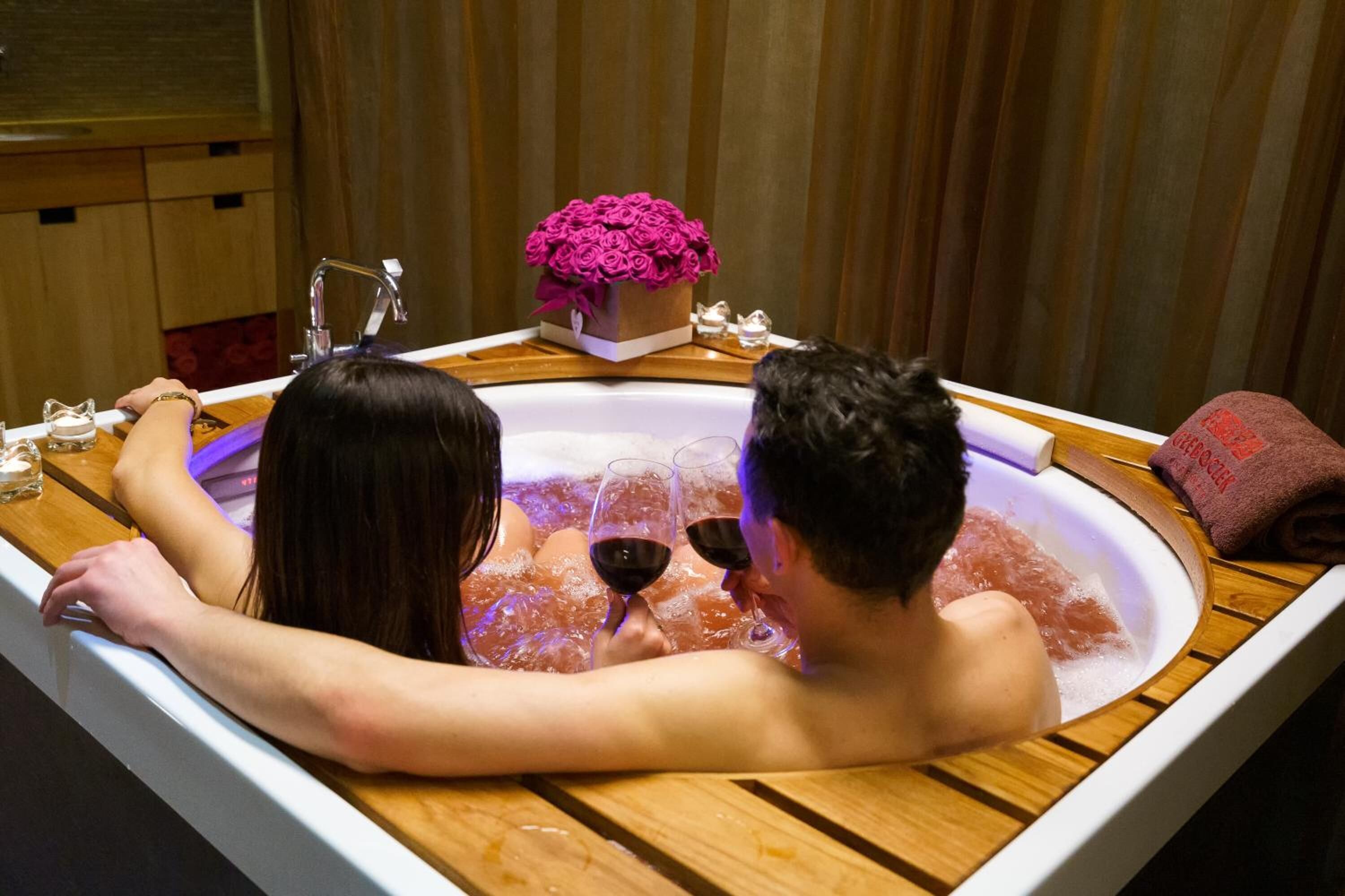 Sauna, bain à remous, soins corporels, soins d'aromathérapie