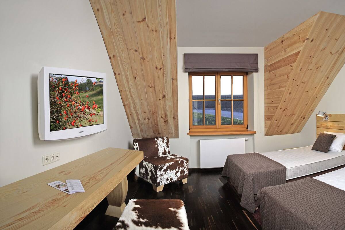 In-room safe, desk, iron/ironing board, cribs (surcharge)