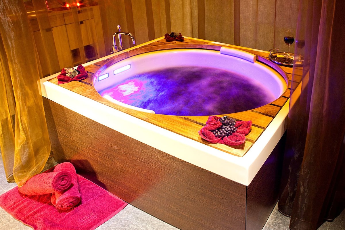 indoor spa tub
