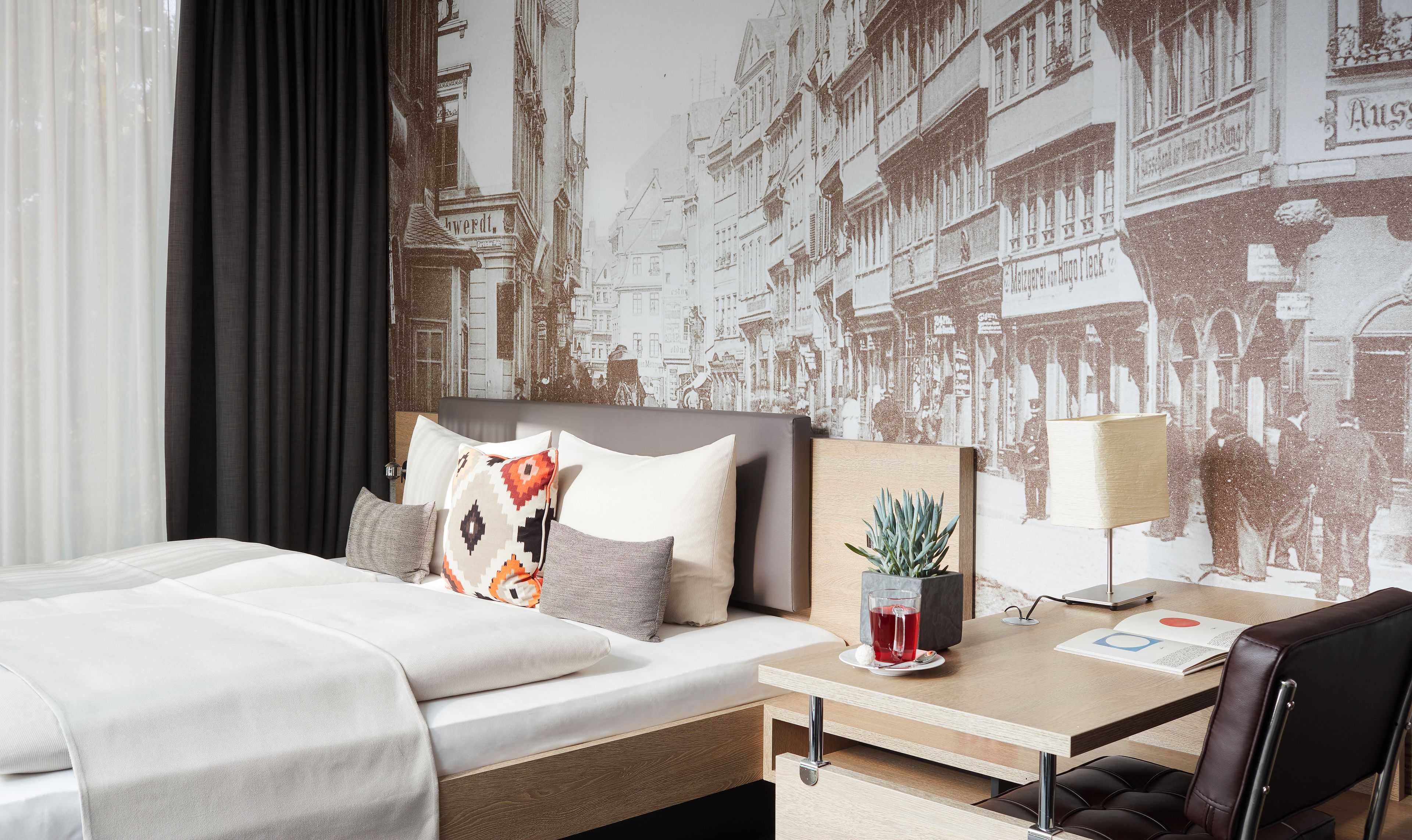 deluxe apartment, kitchenette (double) | premium bedding, in-room safe, desk, soundproofing