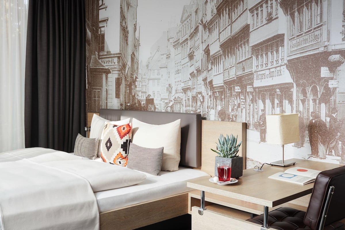 deluxe apartment, kitchenette (double) | premium bedding, in-room safe, desk, soundproofing