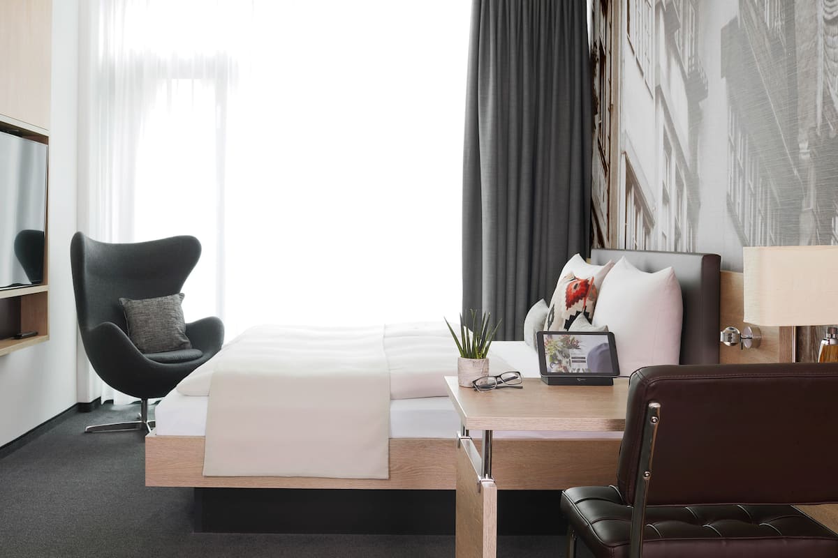 Deluxe Double Apartment | Premium bedding, in-room safe, desk, soundproofing