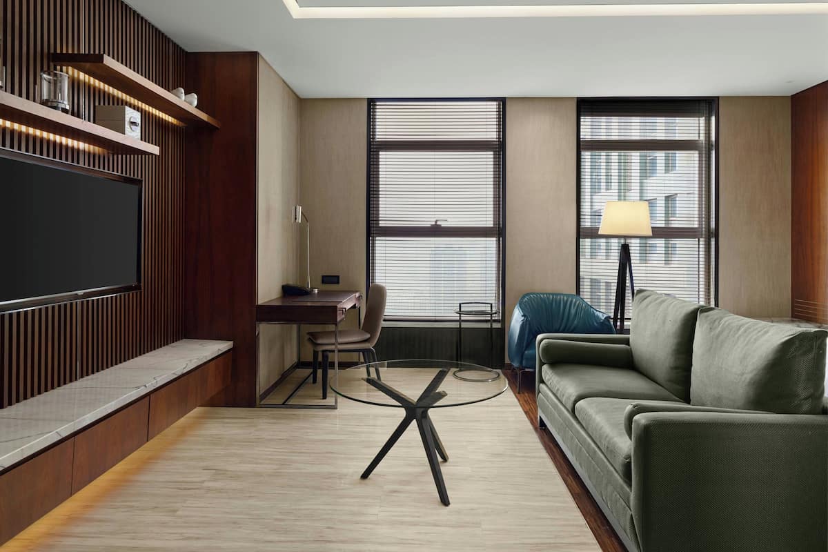 Studio, 1 très grand lit | Literie de qualité, couette en duvet, lit avec matelas à plateau-coussin