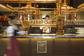 2 restaurants, breakfast, lunch, dinner served; German cuisine - The Fairway Place, Xi'an - Marriott Executive Apartments (Xi'an)