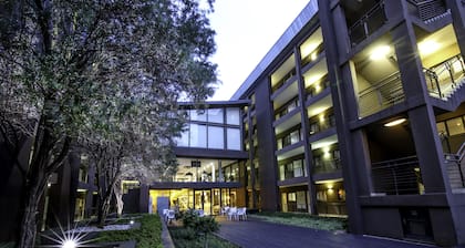 The Nicol Hotel and Apartments