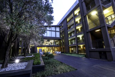 The Nicol Hotel and Apartments