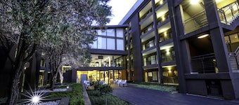 The Nicol Hotel and Apartments