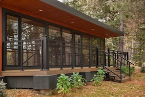 Room - Algonquin's Edge Resort (South Algonquin)