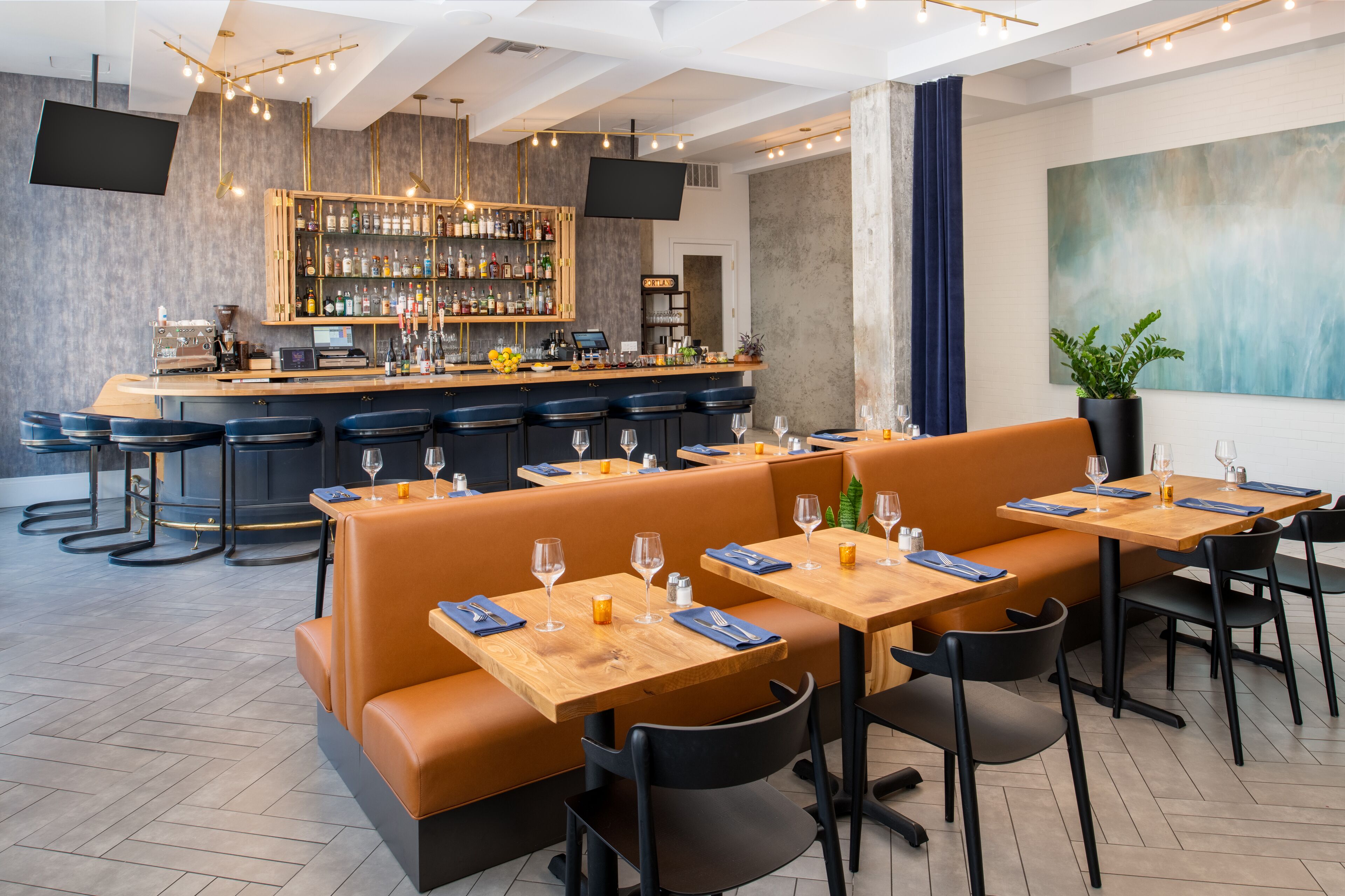 供应午餐和晚餐，美洲菜